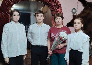 Поздравление от юнармейцев школы.